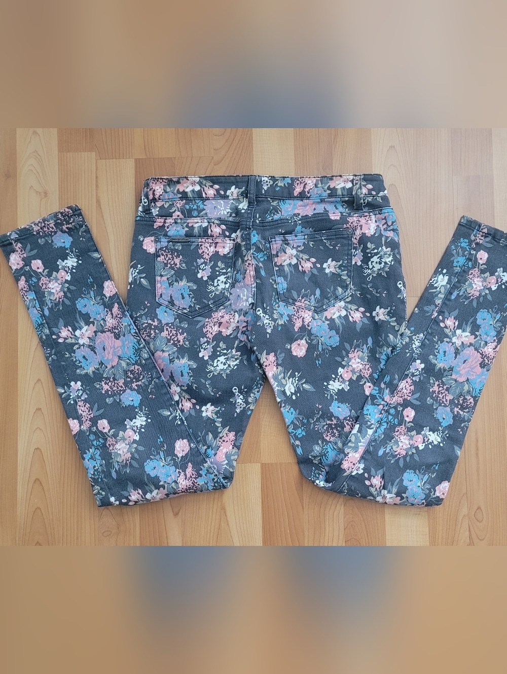 Celebrity Pink Junior sz 7/28 Graphite Demin Floral Mom Jeans High Rise Stretch